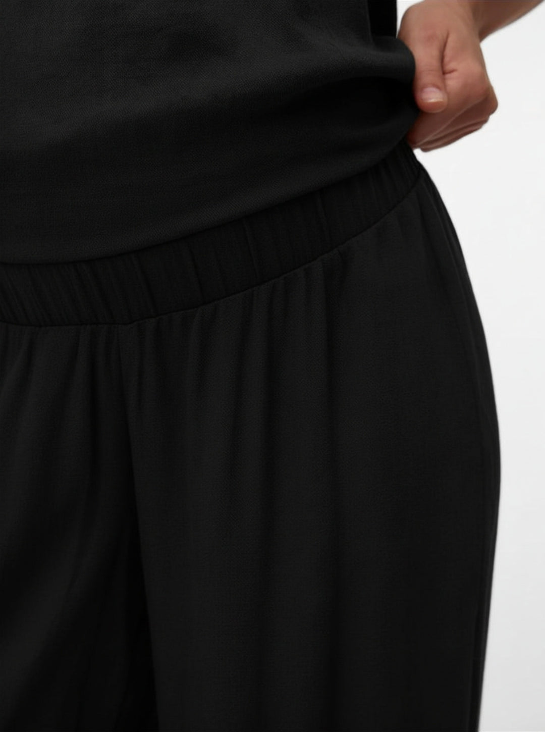 Hanna buksur, Black