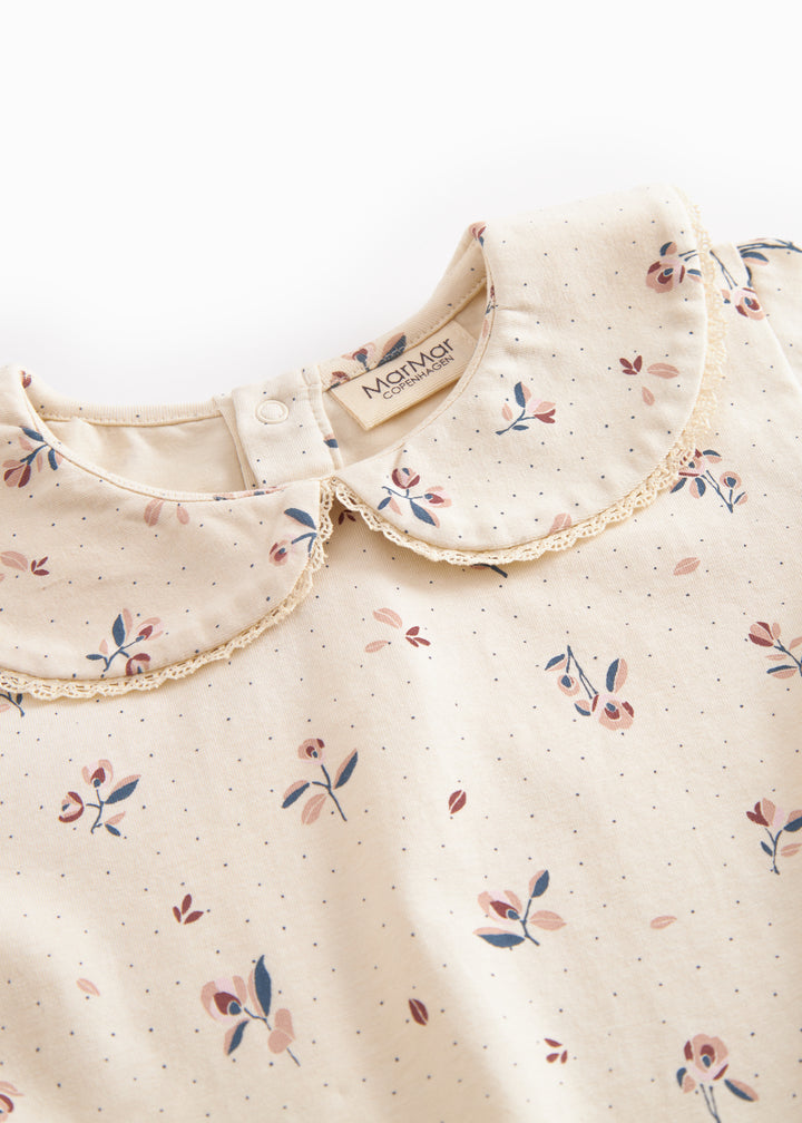 Tallu blusa, Roses