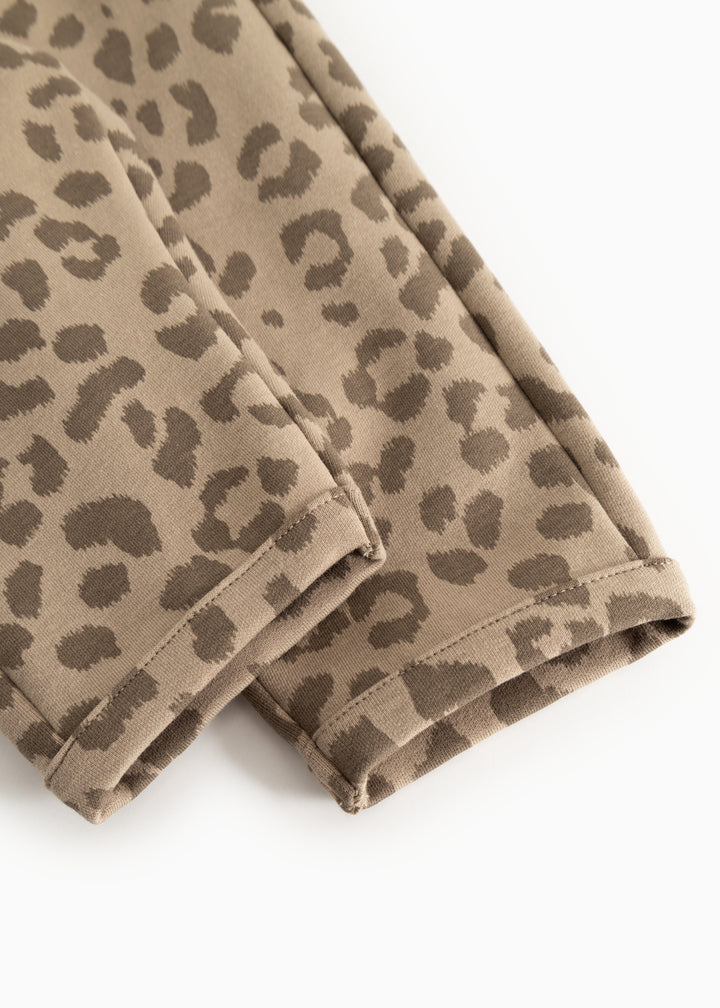 Peon buksur, Washed Leo