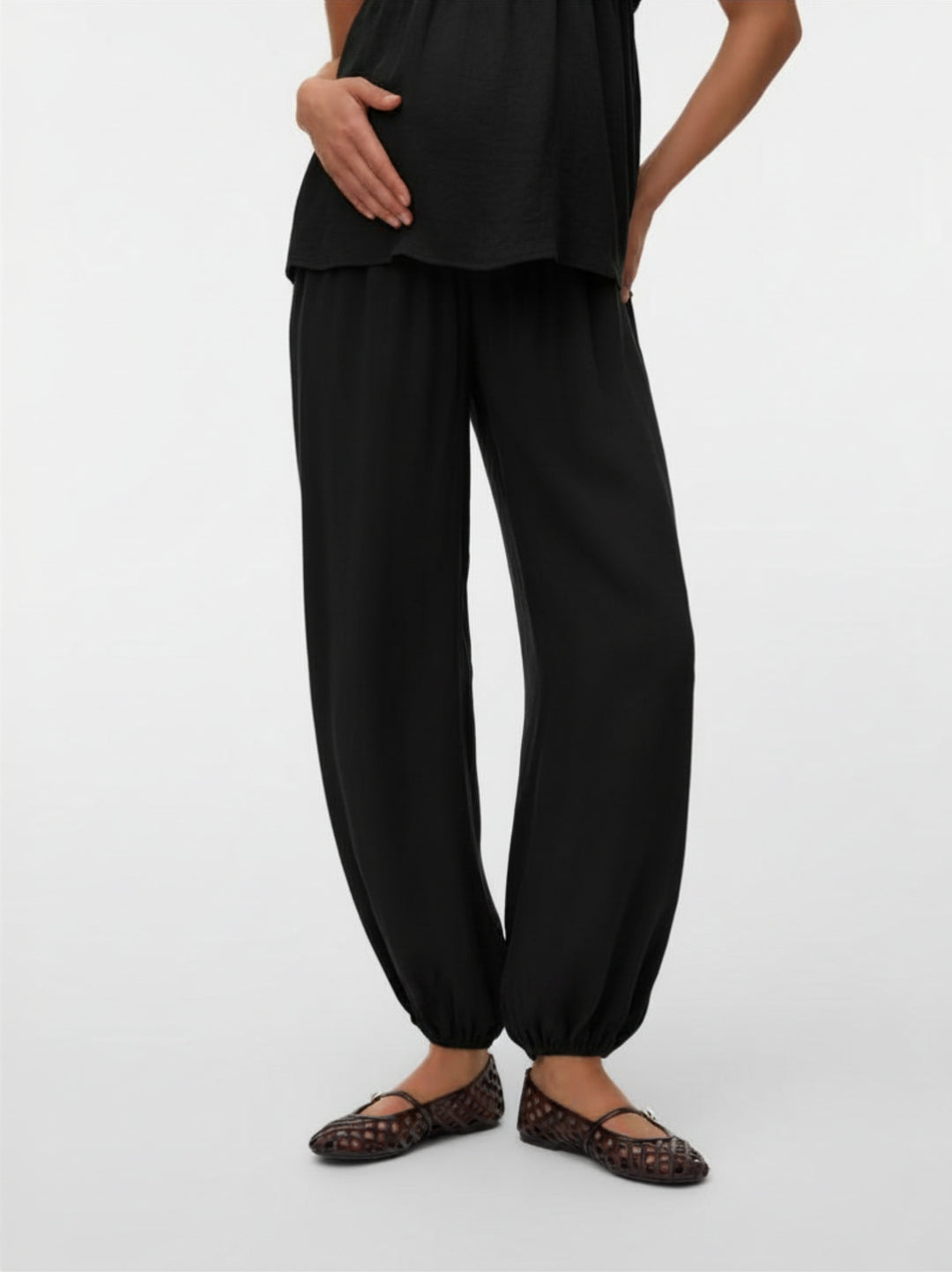 Hanna buksur, Black