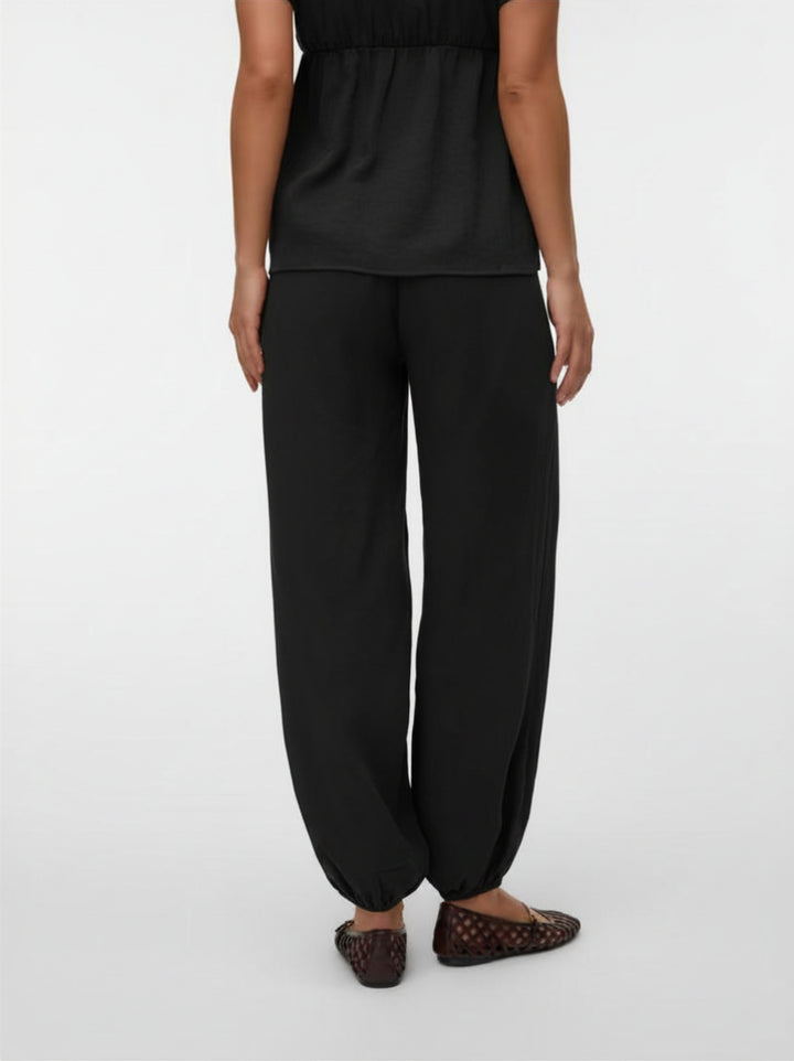 Hanna buksur, Black