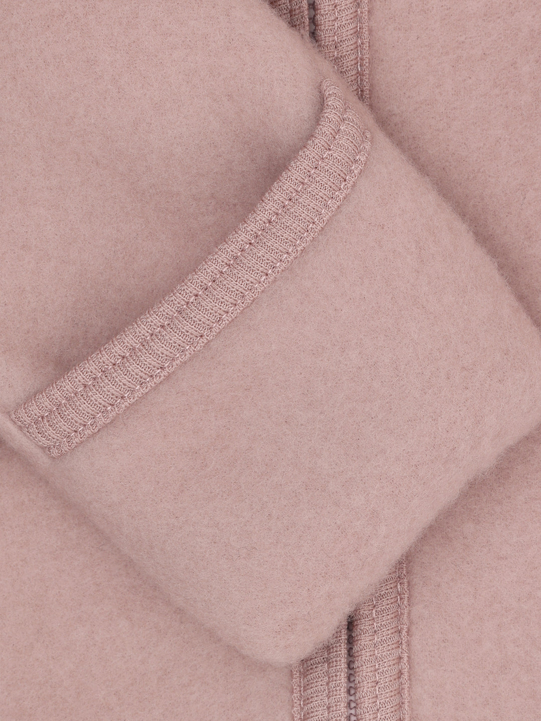 Vogndrakt v/oyrum, Mahogany Rose